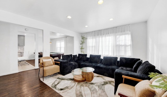 Spacious 3BR Home Game Room Free Parking Near NYC