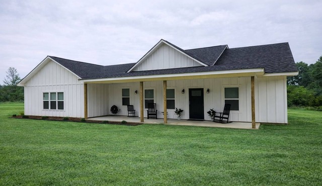 Spacious 3BR Home w/Bounce House Arcade room & Luxury Massage Chair