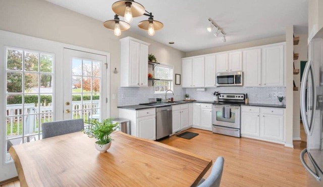 Spacious 3BR Home w/Office, Yard & Fast Wi-Fi