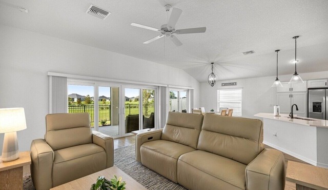 Spacious 3BR | King Bed, Golf Cart, The Villages