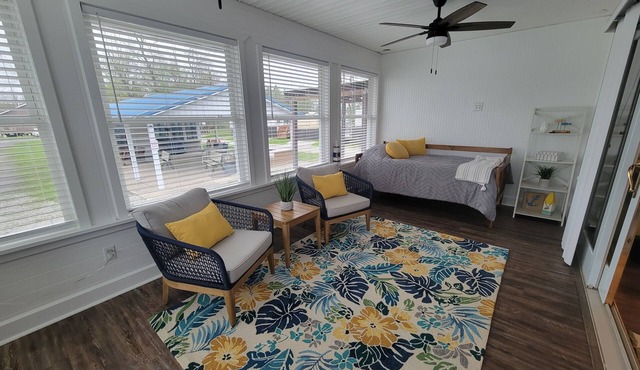 Spacious 3BR lake front cottage at Lake Leboeuf