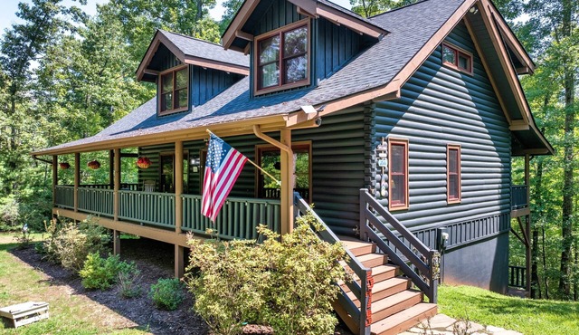 Spacious 3BR Lake Lure Retreat with Bunk Room Sleeps 16-Family & Pet Friendly