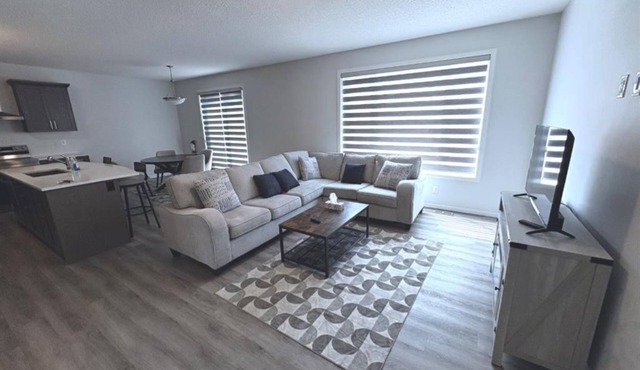 Spacious 3BR + Loft, 2.5B Retreat in Quiet Neighbourhood – Perfect for Families!