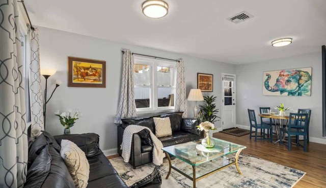 Spacious 3BR Near Hackensack Med + NYC, Parking