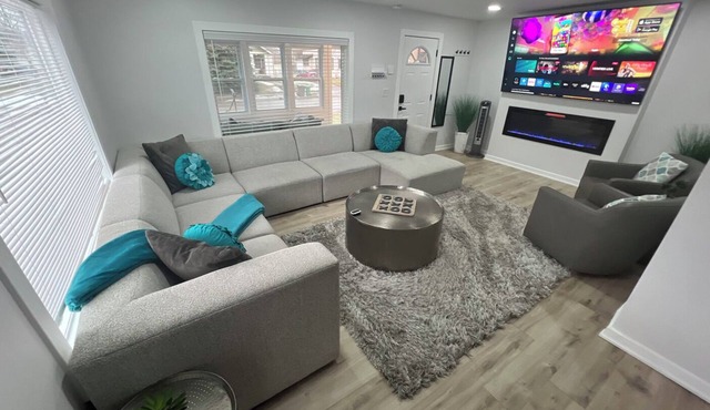 Spacious 3BR Near Light Rail, Minutes to Downtown & MOA