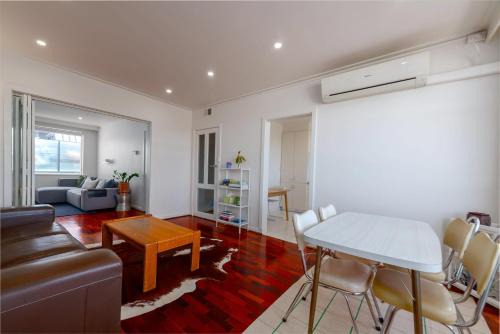 Spacious 3BR Near St Kilda - Free Parking