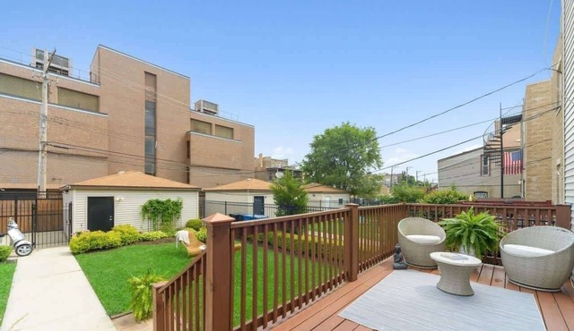 Spacious 3BR near United Center: Deck & Yard