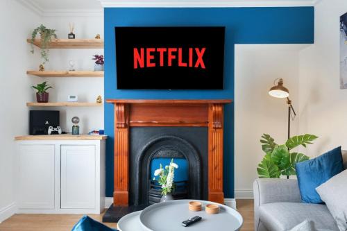 Spacious 3BR Nottingham City Hospital with PS4