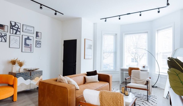 Spacious 3BR on UChicago Campus & Hospitals Free Street Parking