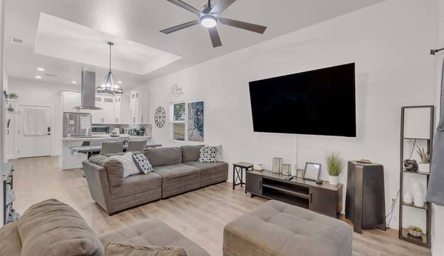 Spacious 3BR Retreat | Sleeps 8 | Spring Branch