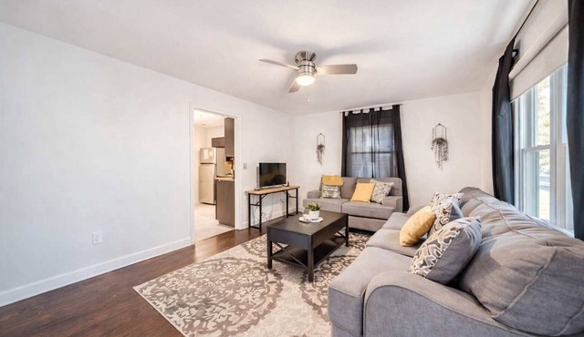 Spacious 3BR Retreat | Sleeps 6 | Near Downtown