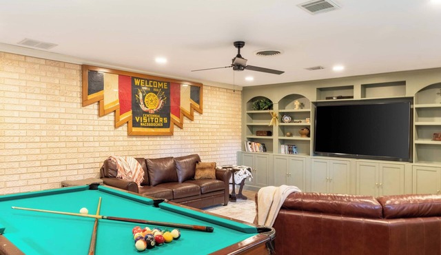 Spacious 3BR Retreat - Pool Table, Gazebo, Yard