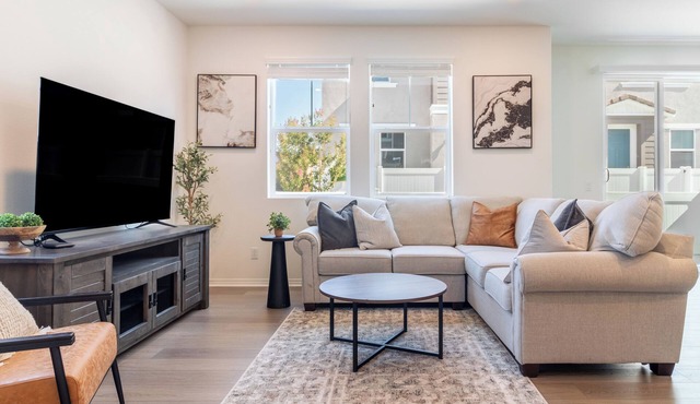 Spacious 3BR Retreat w/Pool & Spa – Pets Welcome! Near Hospitals
