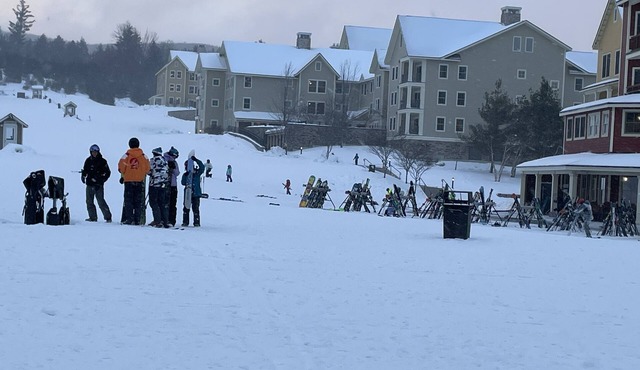 Spacious 3BR Ski In/Ski Out Okemo Condo w/Hot Tub & Amenities