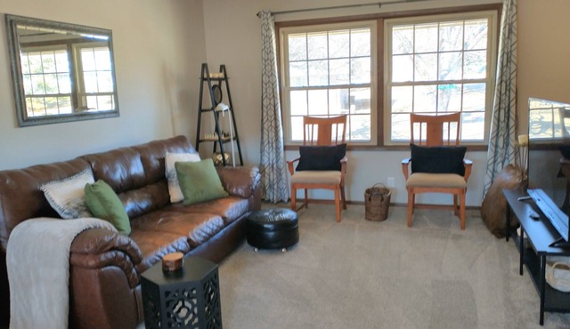Spacious 3BR Top Floor Home Minutes from Interstate, Downtown, and UNL