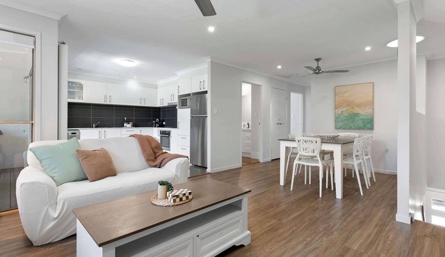 Spacious 3BR Townhouse Pet Friendly Shops Nearby