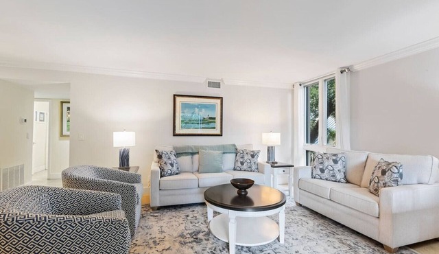 Spacious 3BR Retreat in Harbour Town | Sleeps 6