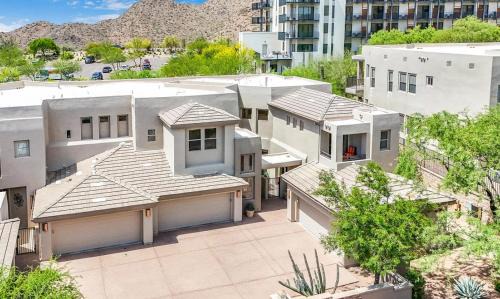 Spacious 3BR Villa w Mountain Views, 2 Patios & Private Garage Near Scottsdale