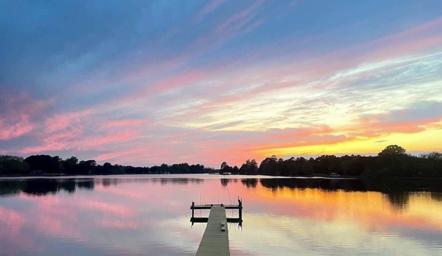 Spacious 3BR with Dock on Working Farm with Pool Table