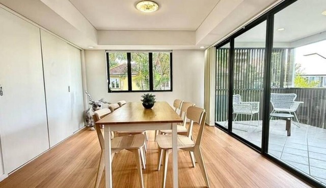 Spacious 3BRStay | 2 Baths | Free Onsite Parking