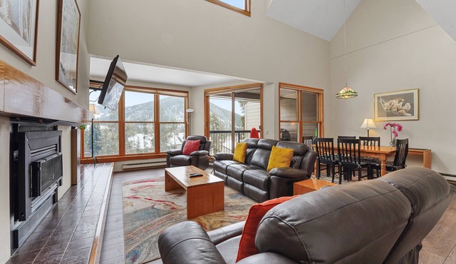 Spacious 3rd Floor Walk-up amongst Mature Pines, Private Balcony with Views