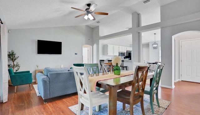 Spacious 4-2 5TVs Florida Room, Fence Garage Beach45 Min 1 of 7 local properties