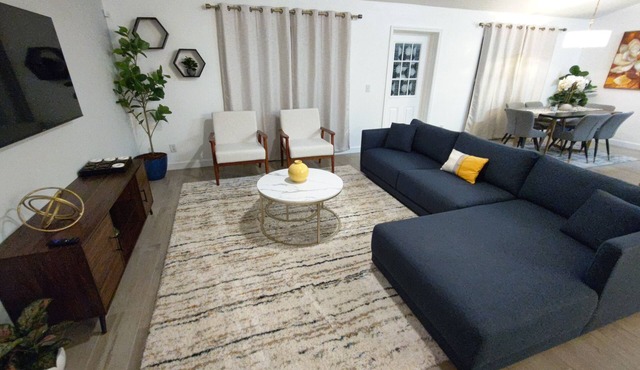 Spacious 4/2 getaway! Near Theme Parks!