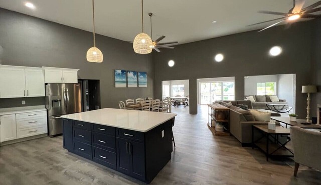 Spacious 4/2- Pool & boat dock