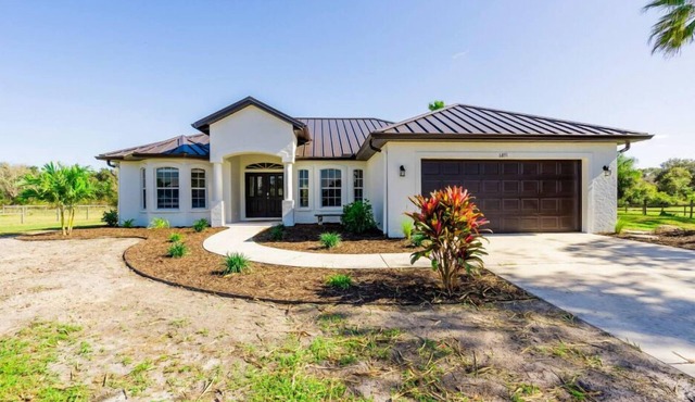 Spacious 4/2 with pool/spa near Myakka Park 30 min from Beaches