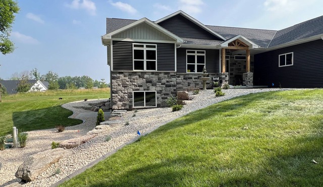 Spacious 4/5-bedroom house w/WiFi, fitness room in charming Hobart —NFL Draft—