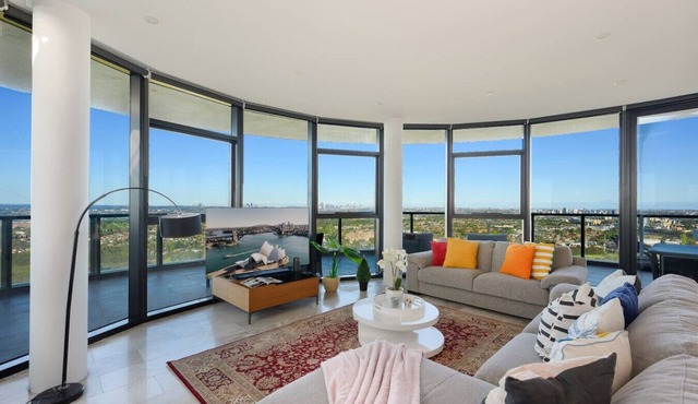 Spacious 4BR at Sydney Olympic Park with Best View
