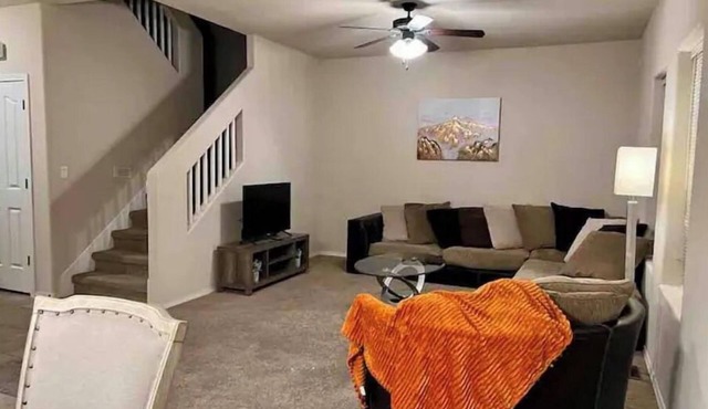 Spacious 4 BD 3.5 BTH home near I-10 and Loop 375