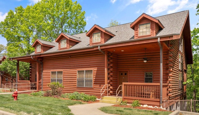 Spacious 4 BD Cabin at Thousand Hills Golf Resort in Branson, MO - Perfect for Family Getaways!