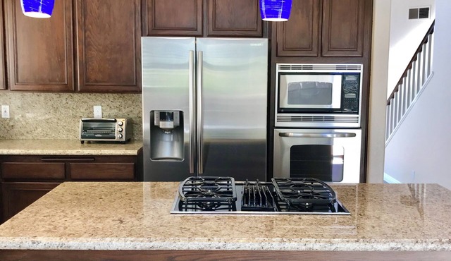 Spacious 4 Bd home convenient to Legoland, Carlsbad Outlets, beaches.