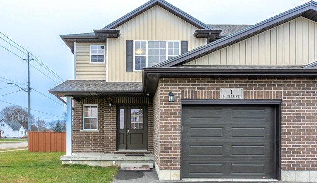 Spacious 4 BDR family-friendly house in Ingersoll