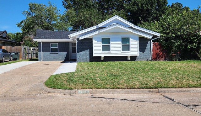 Spacious 4-bdr house in charming Del City with AC, WiFi and 9 min of Tinker AFB