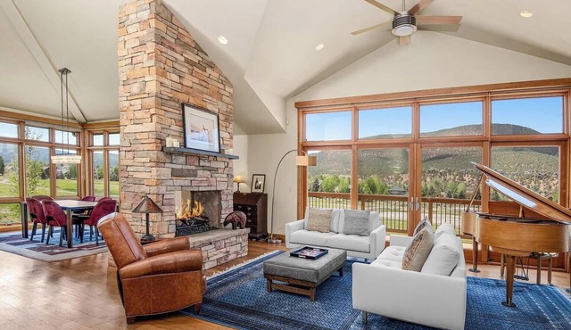 Spacious 4 bdr house on golf course in Vail Valley with views