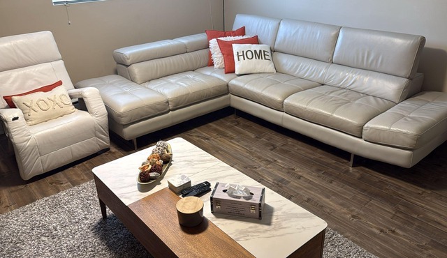 Spacious 4-Bdr Retreat in Charming Ste-Rose, Laval