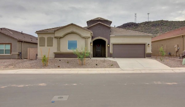 Spacious 4 Bdrm 3 Bath house in the quiet Saguaro Bloom community