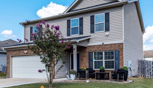 Spacious 4-bdrm near Ft Moore/Ft Benning, shops & dining-Great for Graduations