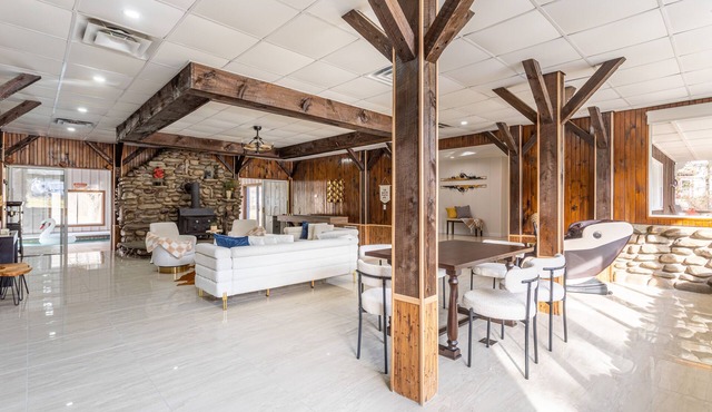 Spacious 4 Bdrm w/Indoor Heated Pool+Sauna+Creekn