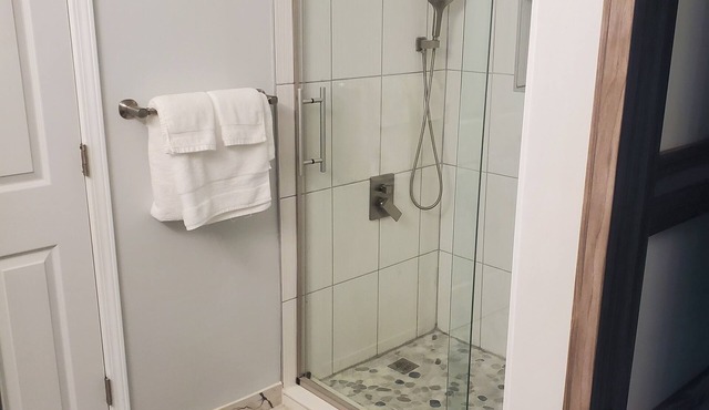 Spacious 4-bedroom house in charming Manahawkin right next to LBI with WiFi, AC