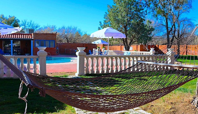 Spacious 4-bedroom house with AC and WiFi in charming Tumacacori-Carmen