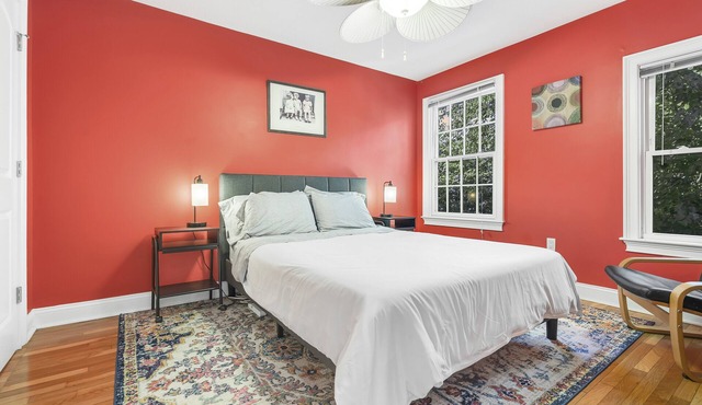 Spacious 4 Bed/2.5 Bath Condo with Large Kitchen, Free Parking - Pet Friendly!