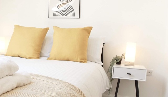 Spacious 4-Bed, 2-Bath Home Near General Hospital with Free Parking