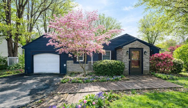 Spacious 4-bed 2-bath ranch in Rochester, Game room near RIT and Genesee river.