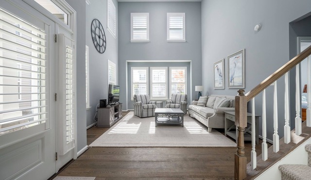 Spacious 4 bed, 3.5 bath townhome located in Ocean View Beach Club; community pool, fitness center, shuttle, playground, sauna, Free WIFI