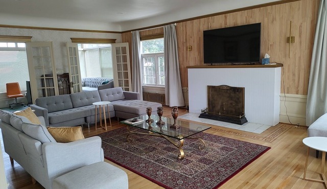 Spacious 4-Bed/3.5 Bath house in Stockton Peaceful Area near hospitals/schools