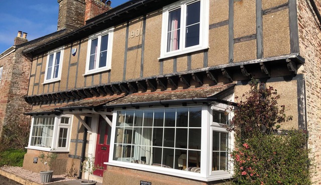 Spacious 4 Bed Devon Holiday House Near Sea; Sleeps 8. Pet friendly. Refurb 2024