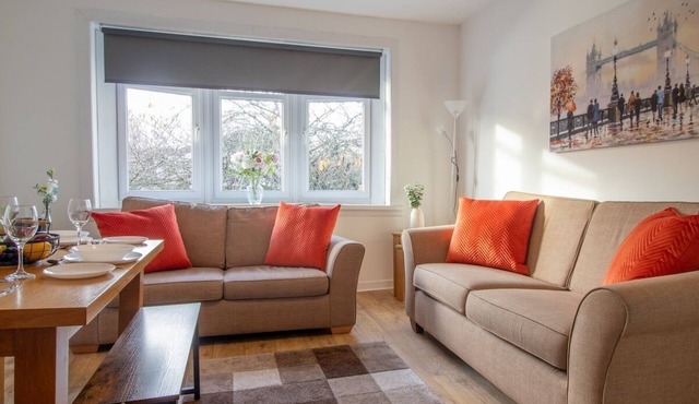 Spacious 4-Bed Flat in Hamilton, Close to Glasgow